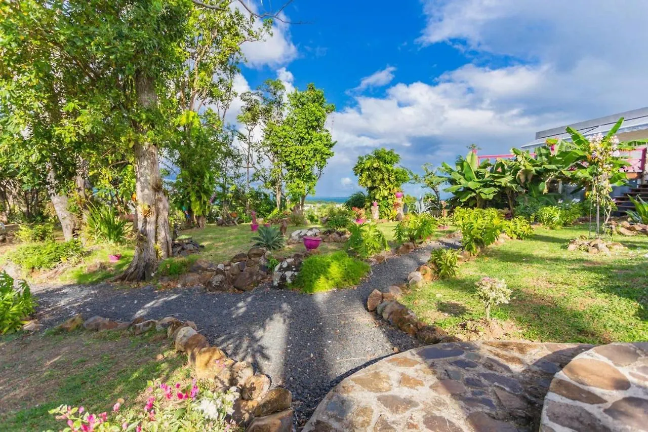 Villa Élégante: Sainte-Rose Seaview Retreat